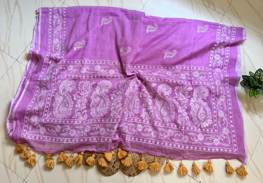 Close-up of white chikankari-style embroidered pallu border on lilac mul cotton saree